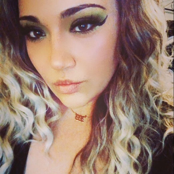 Meet your Posher, Aleea 💗✨🔥 - Picture 4 of 6